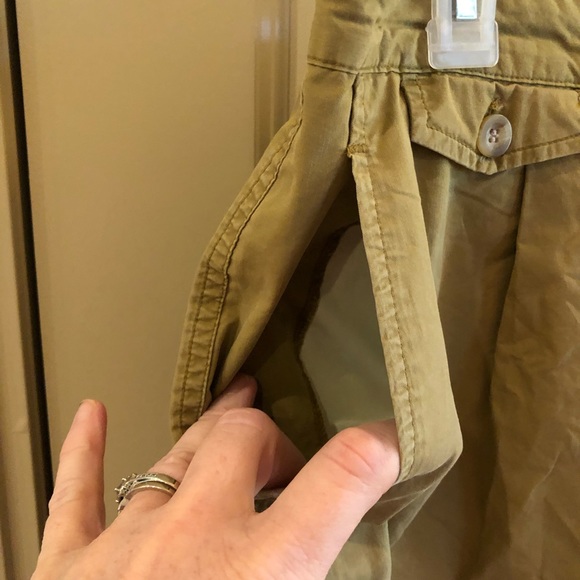 GAP Chino Khaki Pleated Front Shorts - Picture 3 of 8